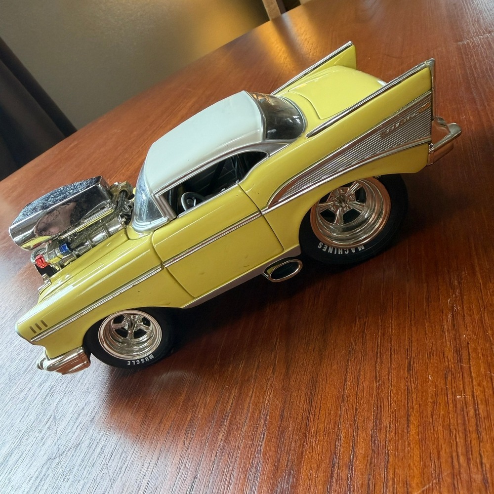 Muscle Machines 1957 Chevrolet Bel Air Yellow Custom Hot Rod Diecast Car RARE!
